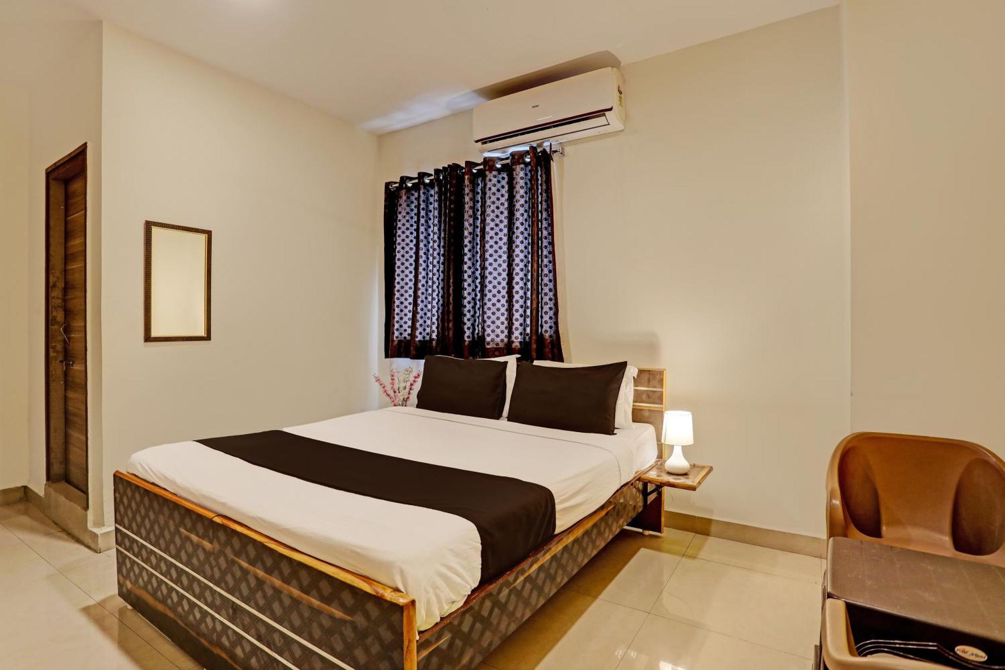 Capital O Saharsh Grand Near Shilparamam Hyderabad Ngoại thất bức ảnh