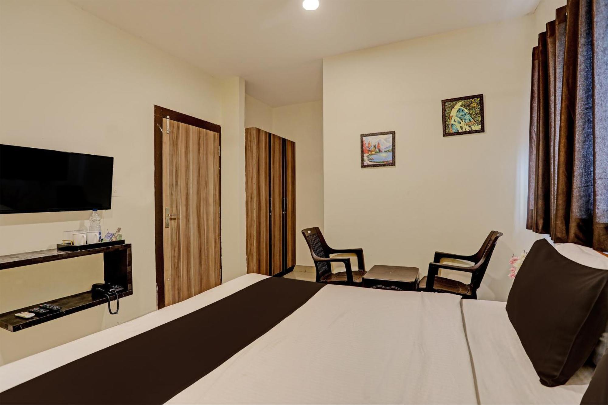 Capital O Saharsh Grand Near Shilparamam Hyderabad Ngoại thất bức ảnh